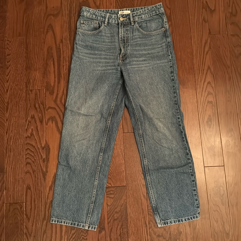 Zara Straight Leg Medium Wash Cropped Jeans